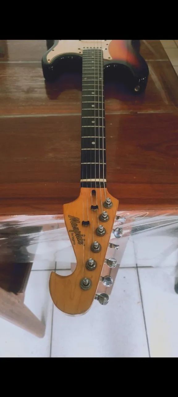 Guitarra stratocaster Memphis sunburst regulada - Foto 2