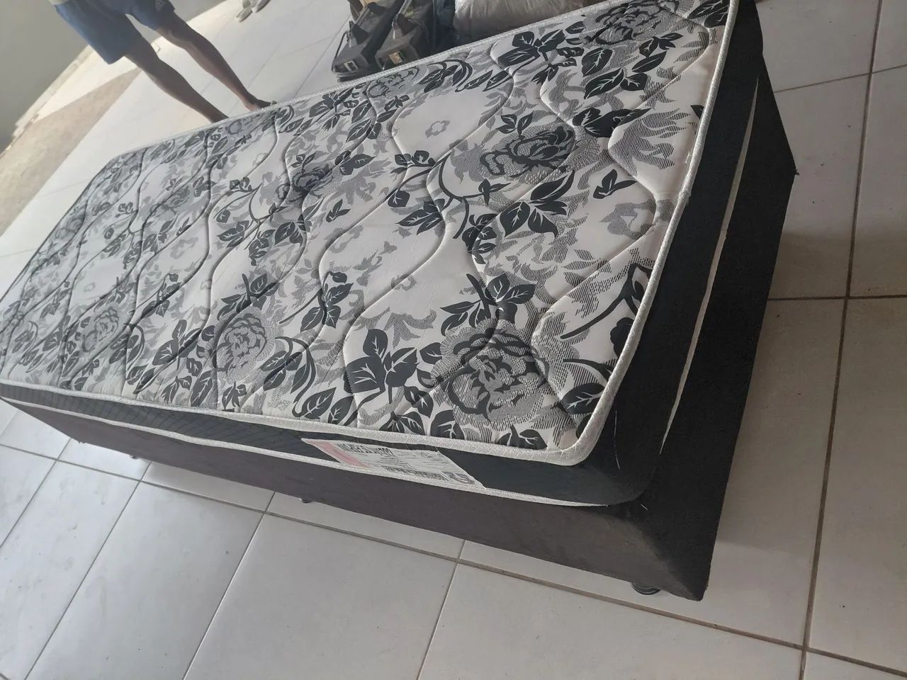 Cama box solteiro com colchão d-33 semi novo - Foto 2
