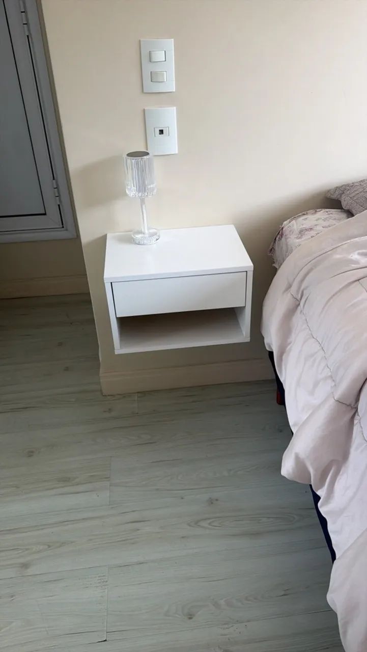 Mesa de cabeceira 