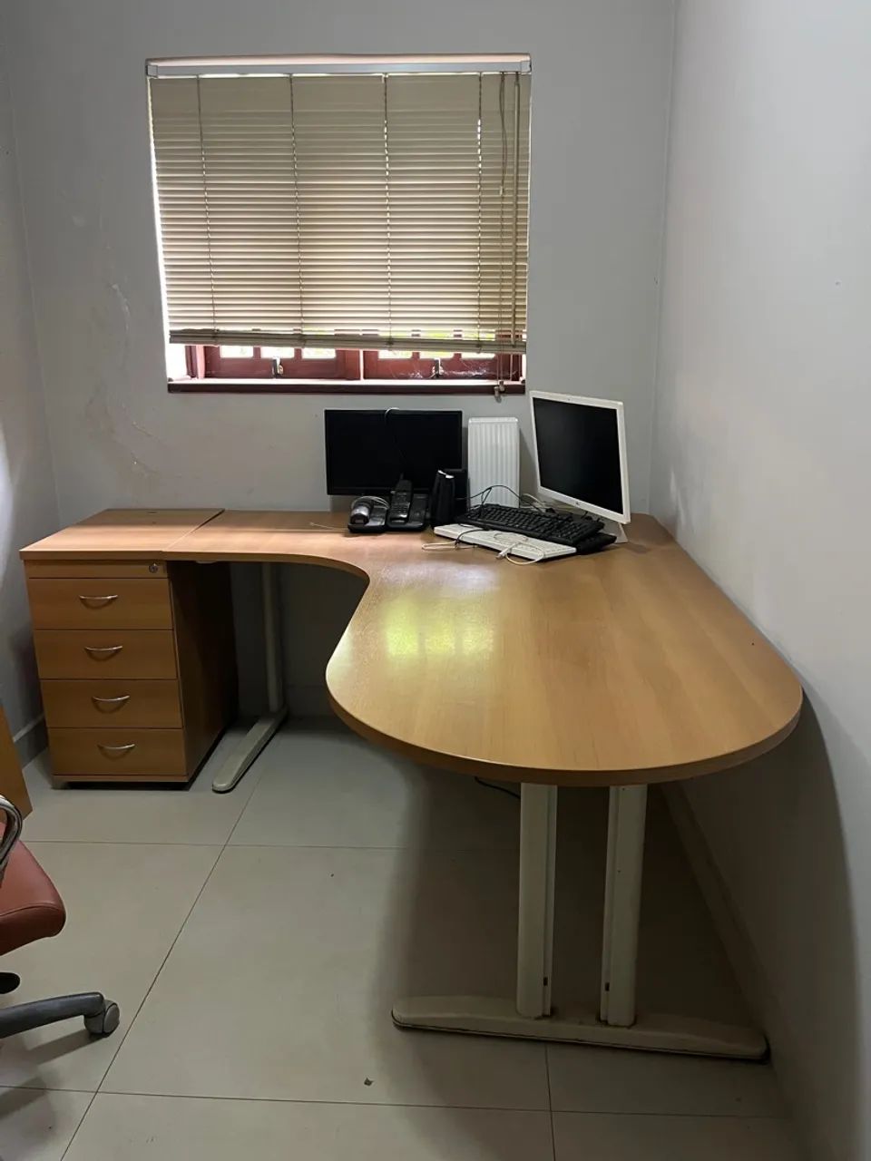 Escrivaninha de madeira para escritório - em ?L? - Foto 3