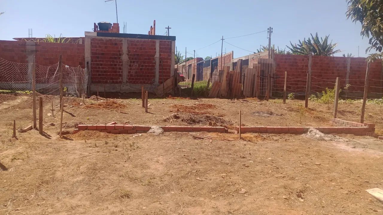 Procura-se pedreiro pra fazer só a base