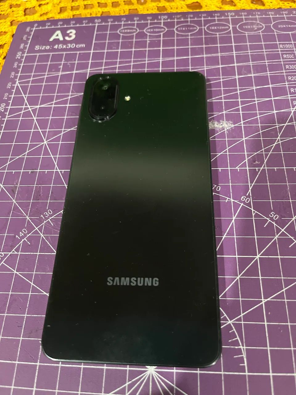 Celular semi novo