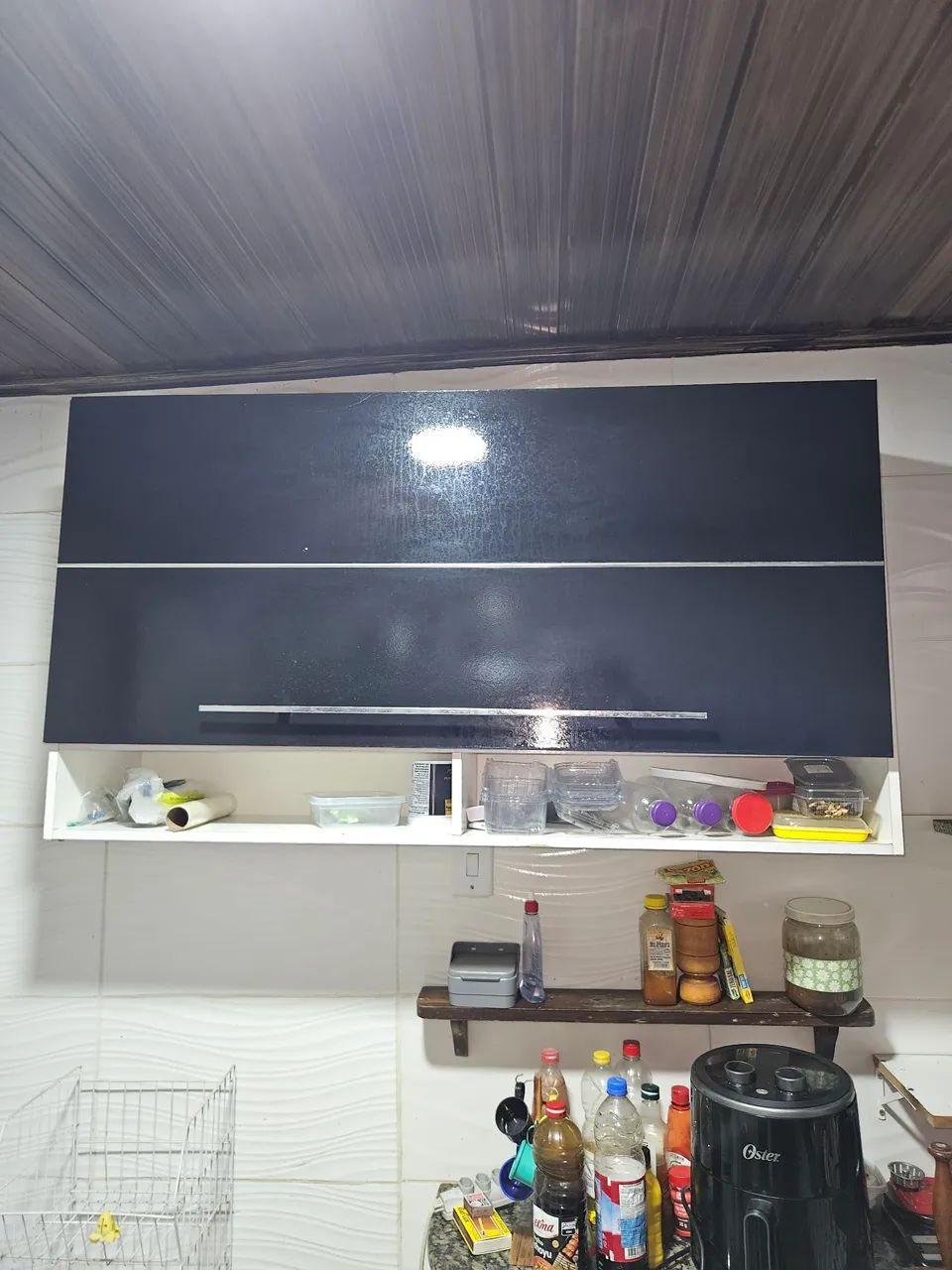 Armário aéreo Preto e Branco