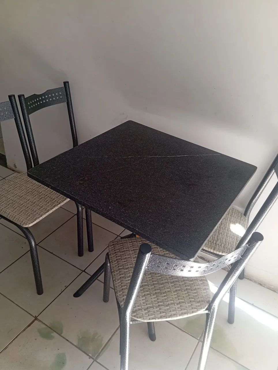 Mesa 4 cadeiras nova