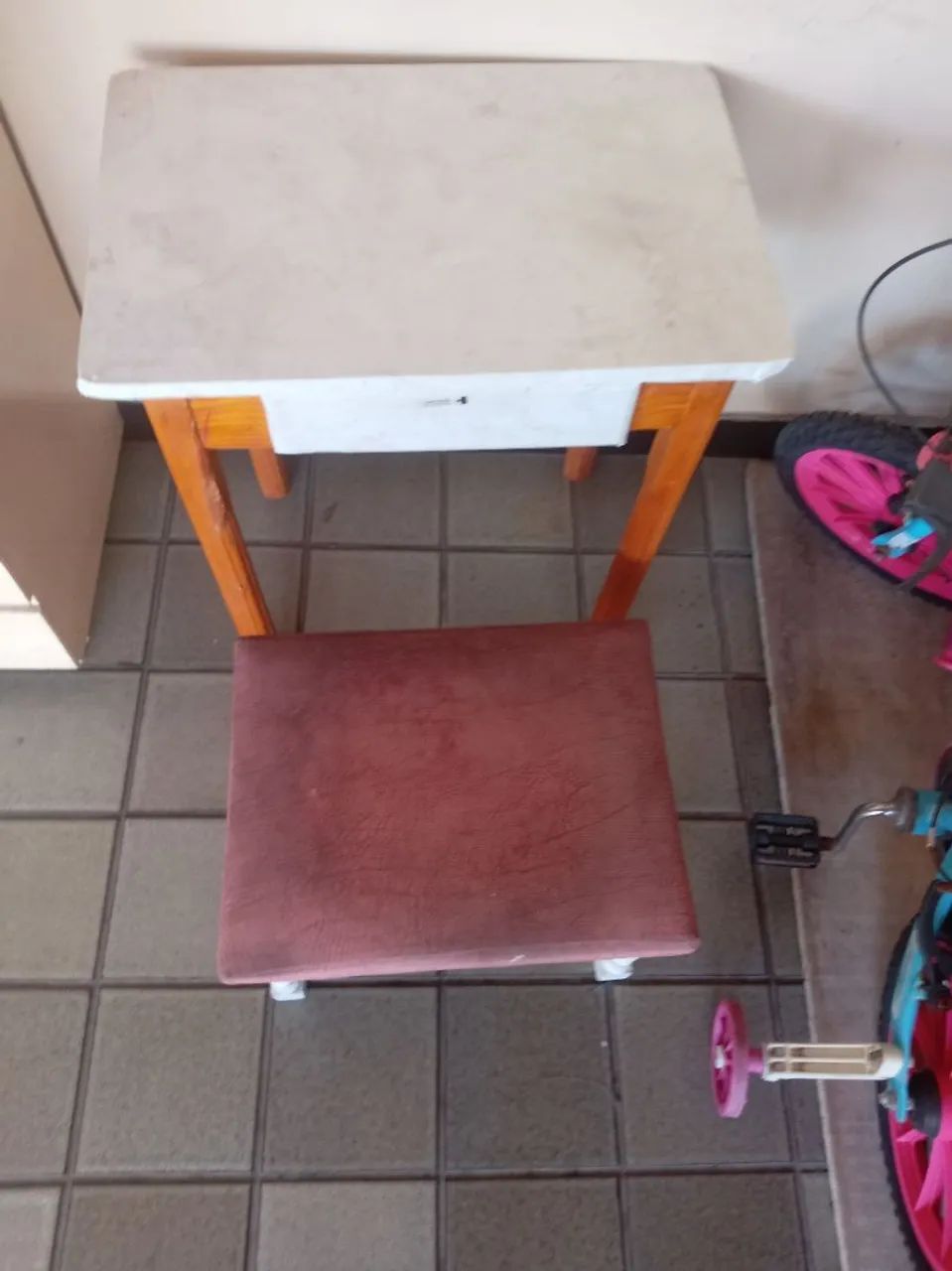 Mesinha de estudo com poltrona - Foto 3