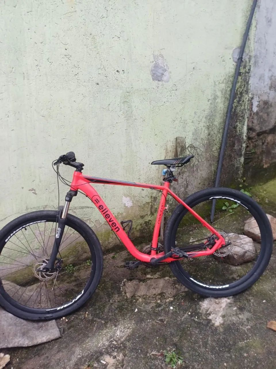 Bicicleta semi nova 