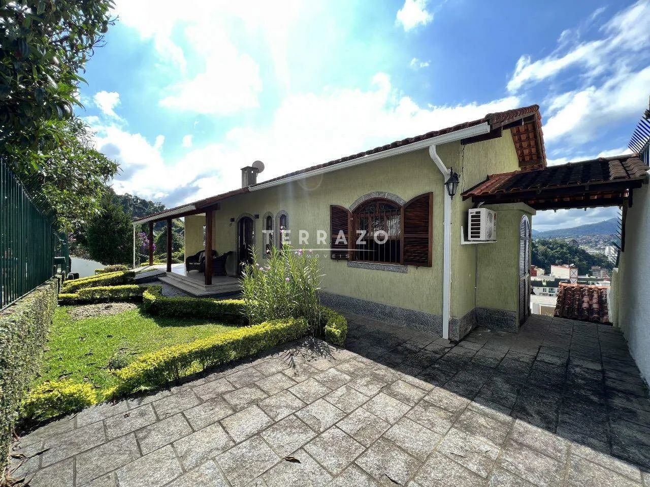 EXCELENTE CASA COM 4 QUARTOS NO PANORAMA - TERESÓPOLIS/RJ - cod 3426 - Foto 2