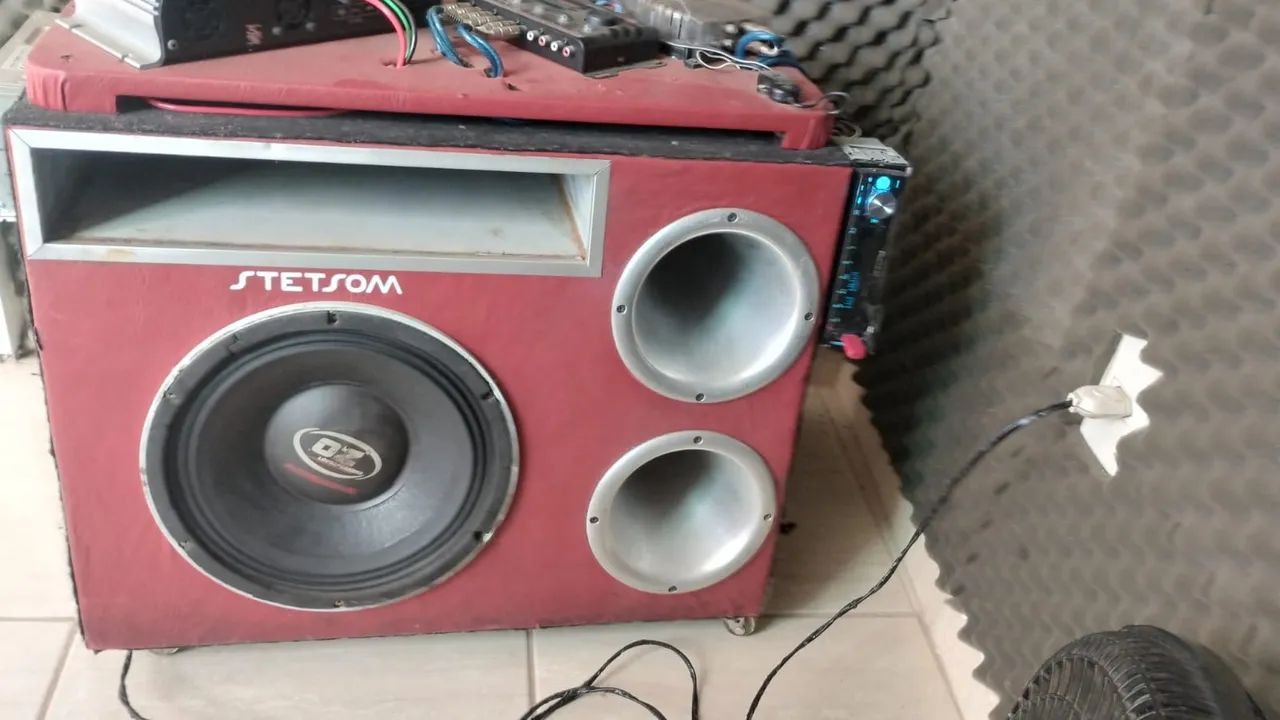 Caixa de som automotivo 