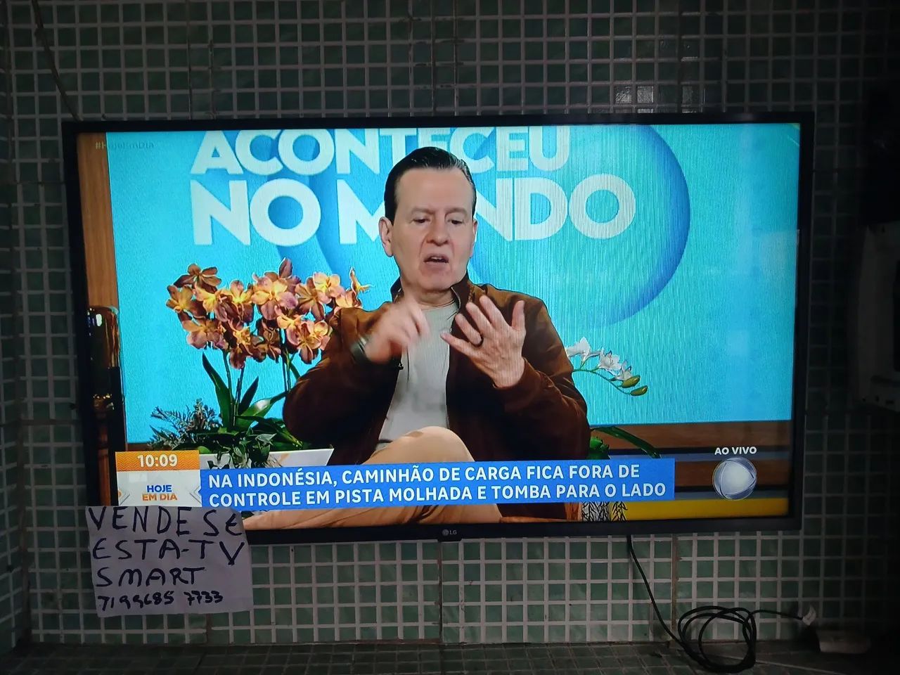 Tv LG 43 polegadas smart com defeito na tela com linhas 