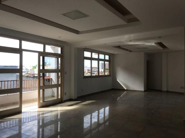 Excelente apartamento amplo,varanda, dependência completa - Foto 3