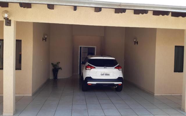 Casa com três suítes, em terreno enorme. - Foto 2