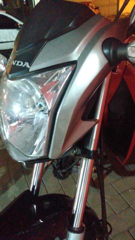 Troco Frente da Titan 160 cinza por vermelha