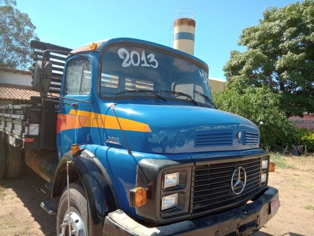 Caminhão MB 2013