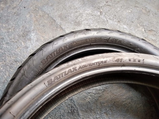par de pneus bridgestone battlax adventure 41 150/70-17 e 90/90-21 - Foto 4