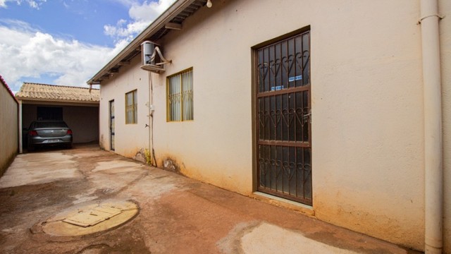 casa venda 2 Qts, 1 suíte, sala cozinha com 2 APTs na frente. - Foto 2