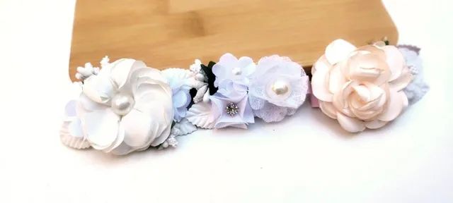 Prendedor de Cabelo Floral Arranjo para Noiva Daminha Criança Batizado Igreja etc - Foto 2