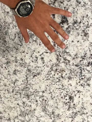 Piso de granito para área externa branco São Francisco / Dallas