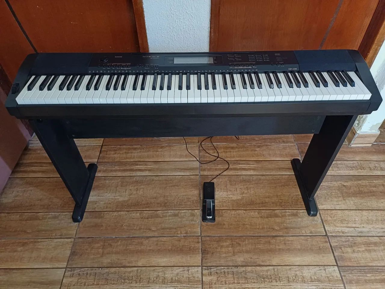 Piano Casio CDP 230R (ABAIXEI PRA SAIR RÁPIDO) - Foto 4