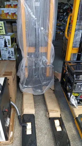 Empilhadeira Manual Menegotti 1.0 Ton X 1600mm