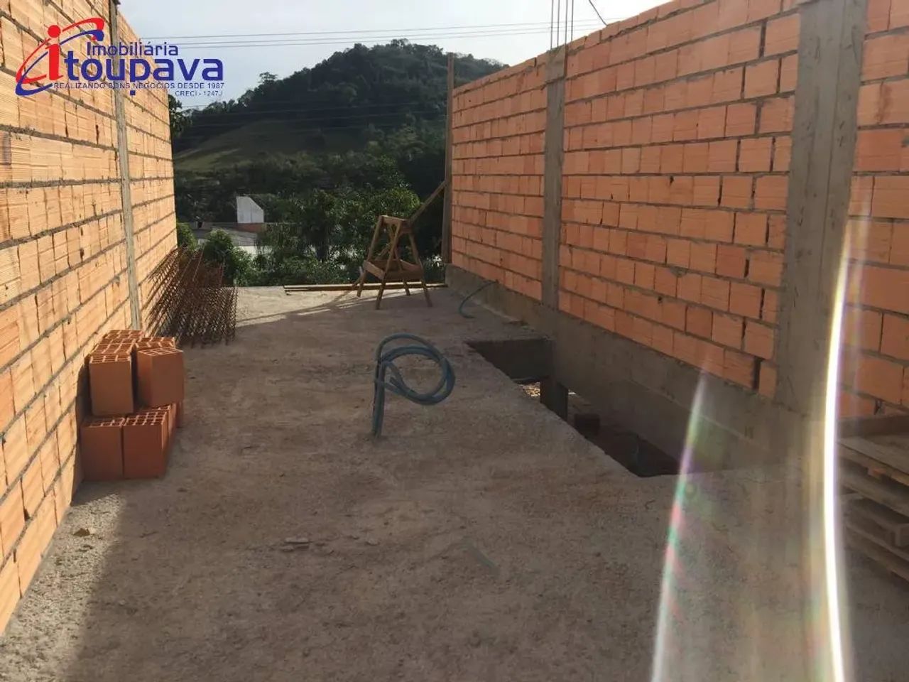 Sobrado Geminado para Venda em Blumenau, Itoupavazinha, 2 dormitórios, 2 suítes, 1 banheir - Foto 2