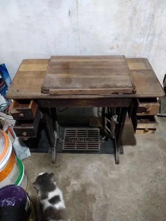 Máquina de costura Singer a motor64574075466626121