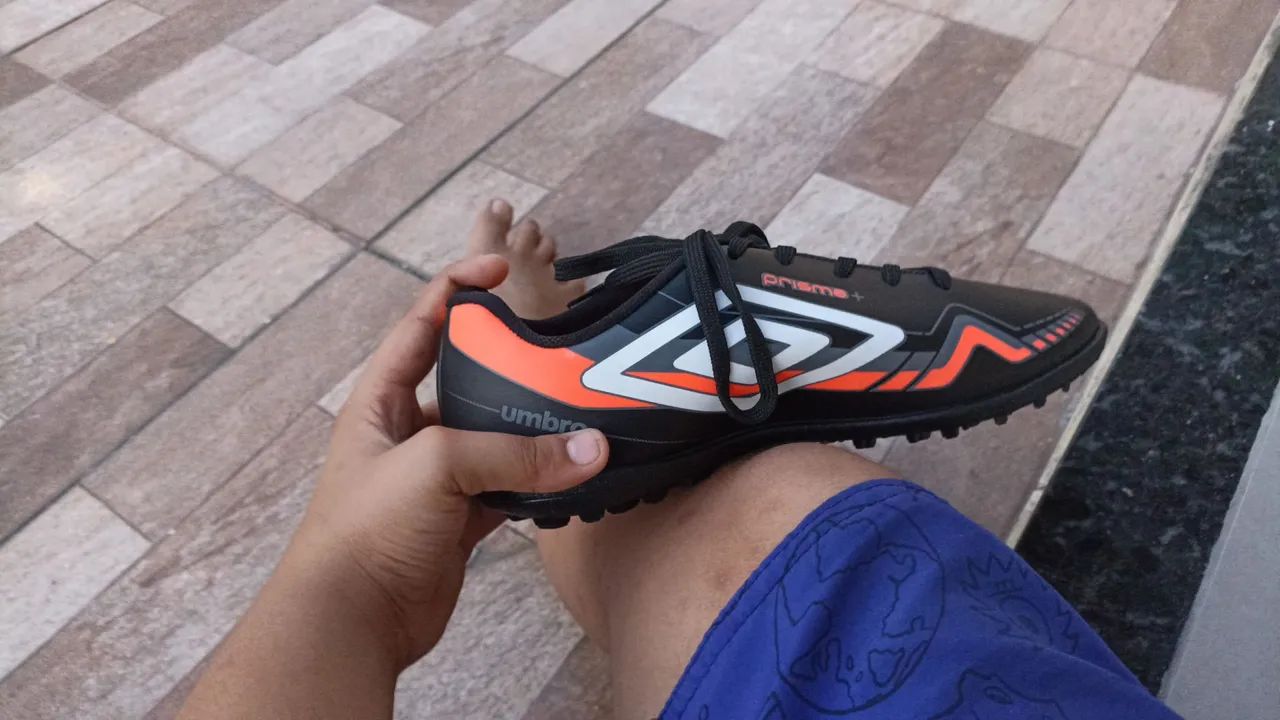 Chuteira Umbro Prisma - Tamanho 39