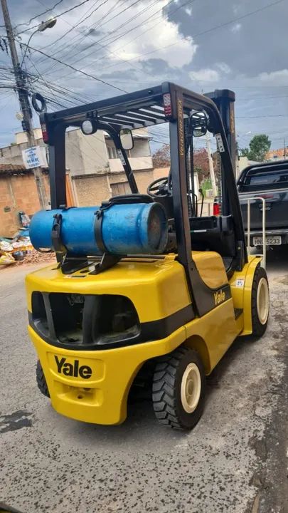 Empilhadeira 2,5 toneladas gás/gasolina Yale 2013 