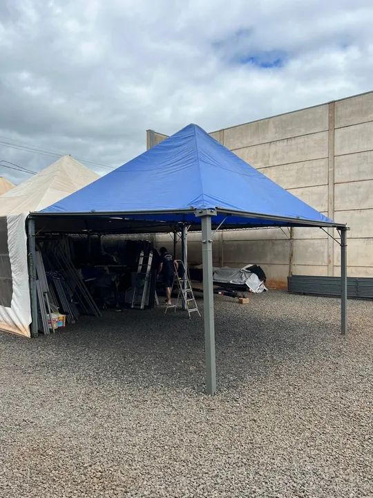 Tenda Piramide 4x4 com calha usada - Foto 2