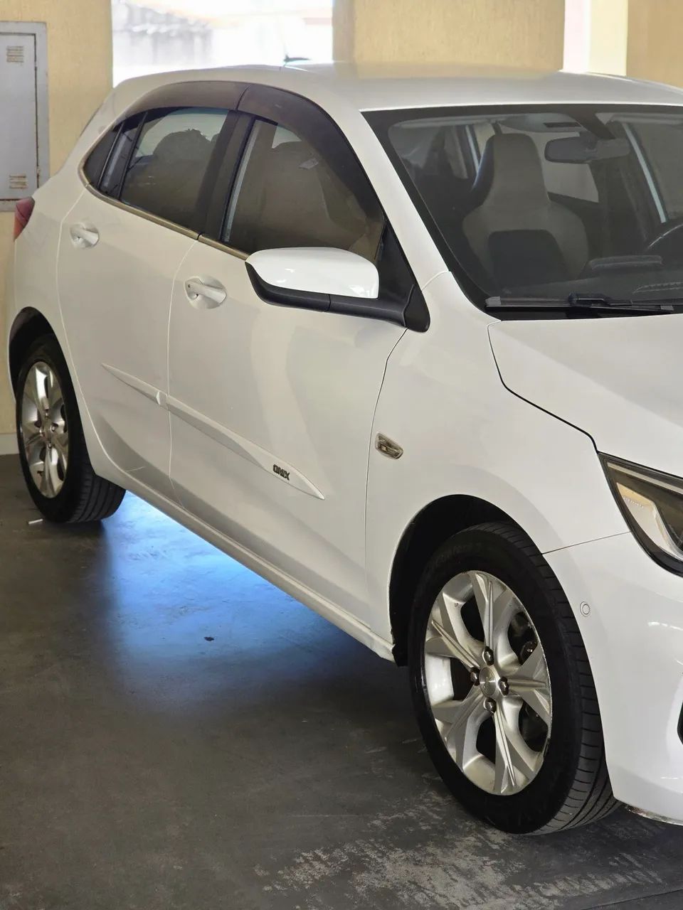 ONIX HATCH PREMIUM 1.0 TB 2020 - Foto 5