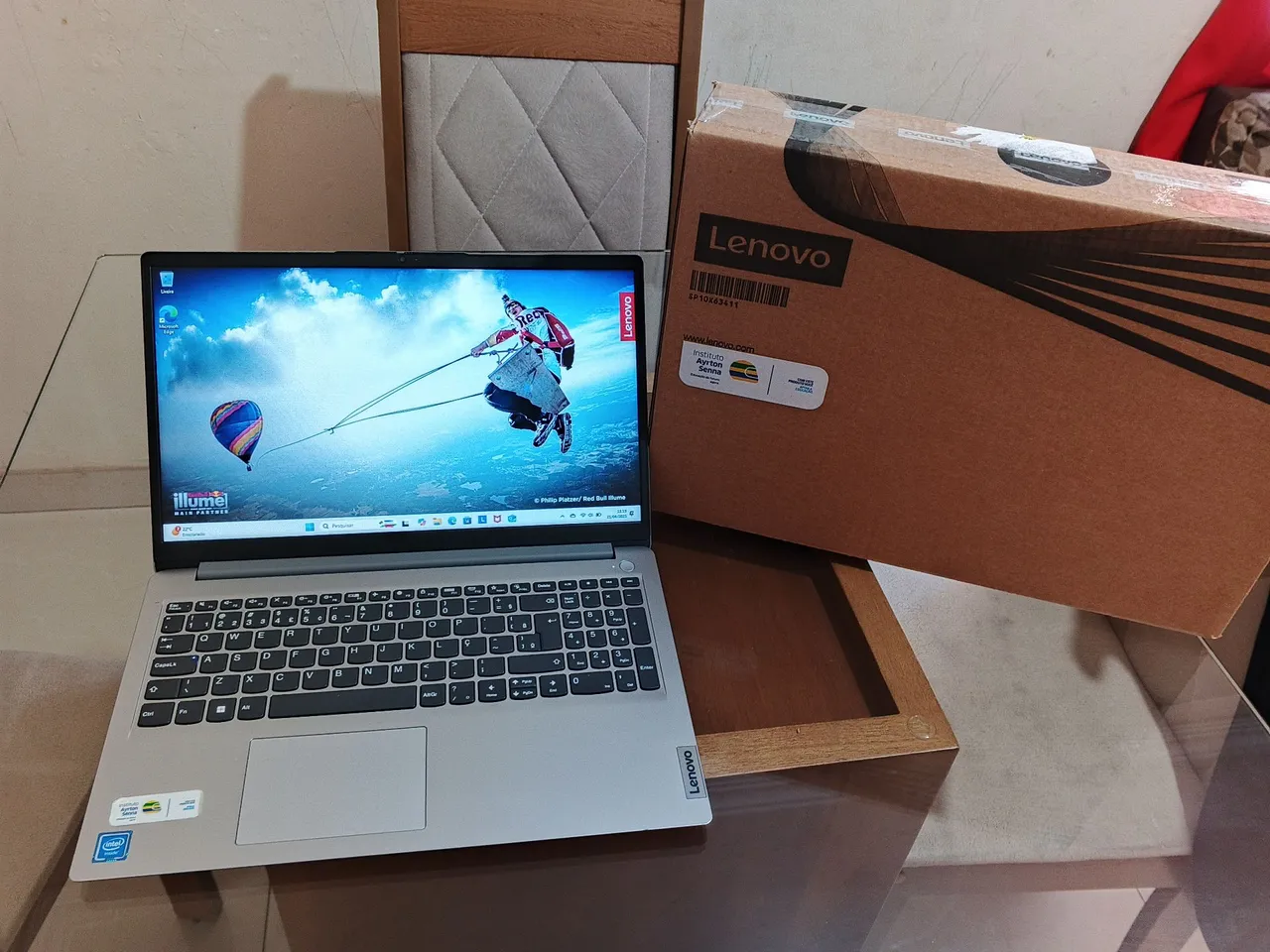 Notebook Lenovo Novo - Tela Grande e Desempenho Incrível!
