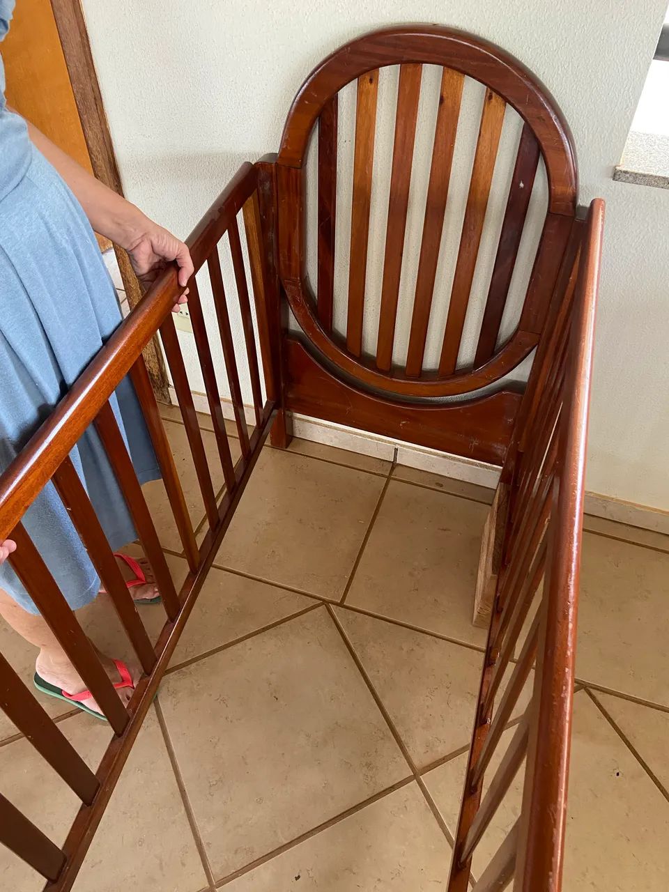 Berço de madeira maciça 