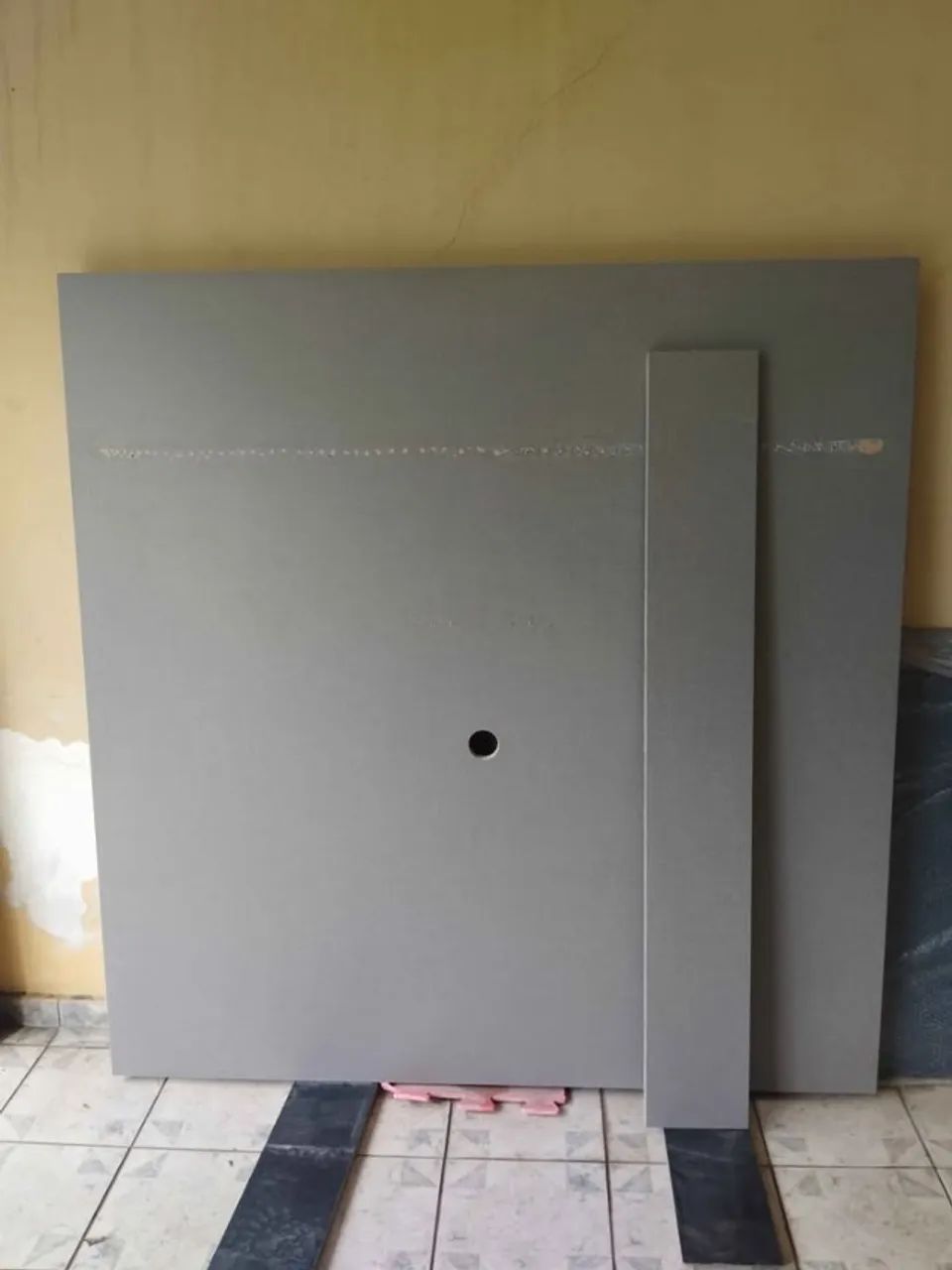 Painel de TV MDF, sem rack, 1,60 x 1,65 m, com prateleira, cinza escuro
