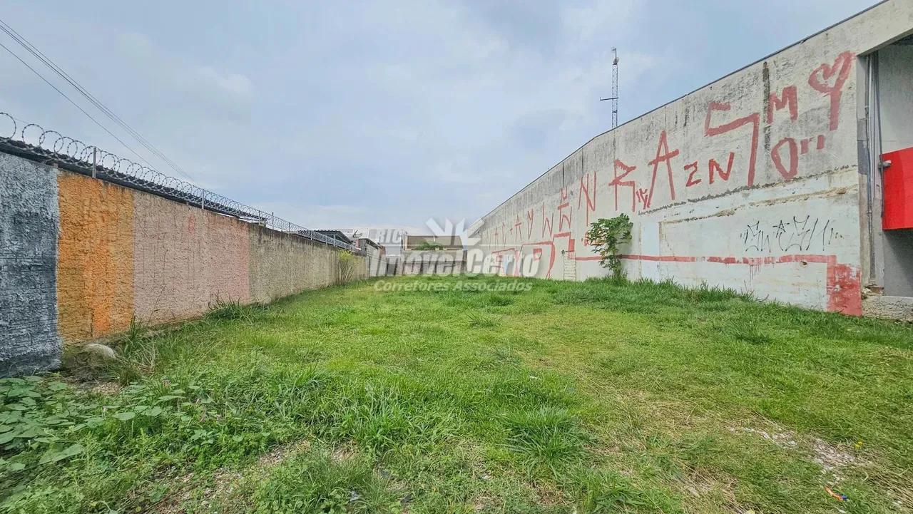 Terreno limpo de 710 m² na Rua Nicola Pellanda no Pinheirinho