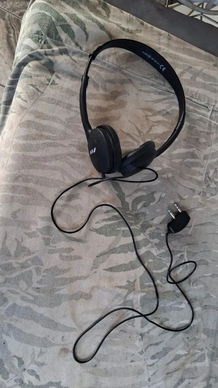 Venda fone ouvido com fio. 