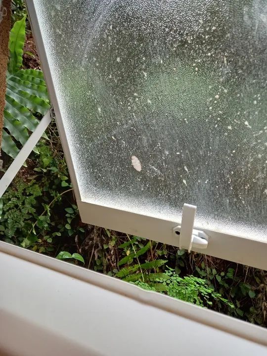 Janela basculante branca com vidro fosco  - Foto 2