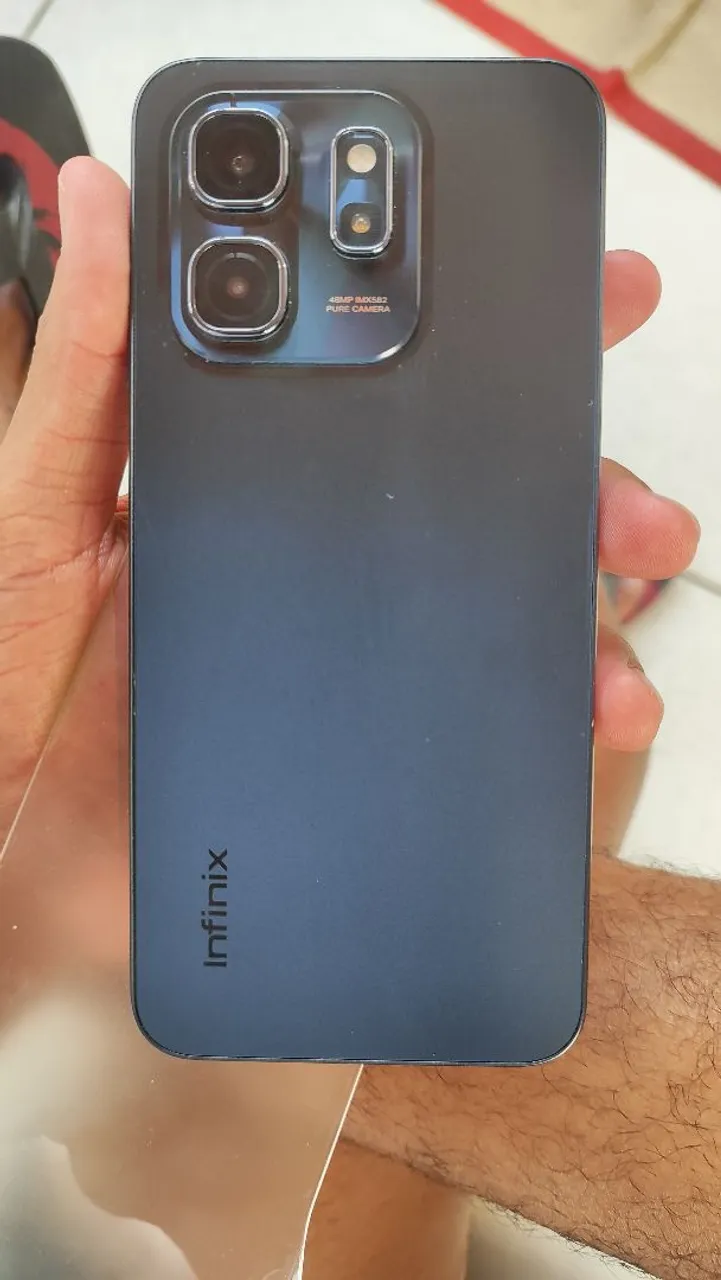 Smartphone Infinix Hot 50 i com câmera tripla - 48MP