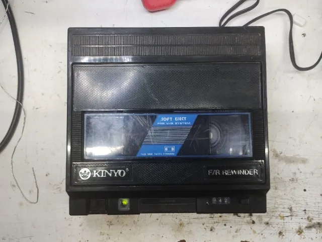 antigo rebobinador de fita vhs KINYO