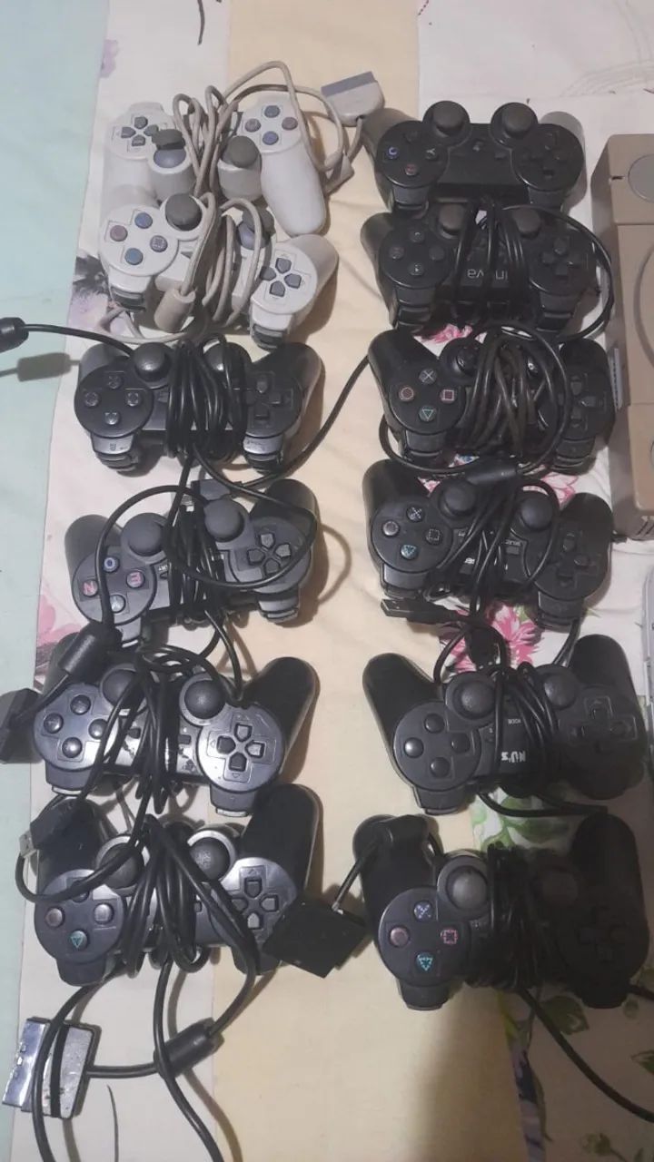 LOTE PLAYSTATION 1 FAT + PLAYSTATION  1 SLIM + 12 controles (Leia descrição)  - Foto 2