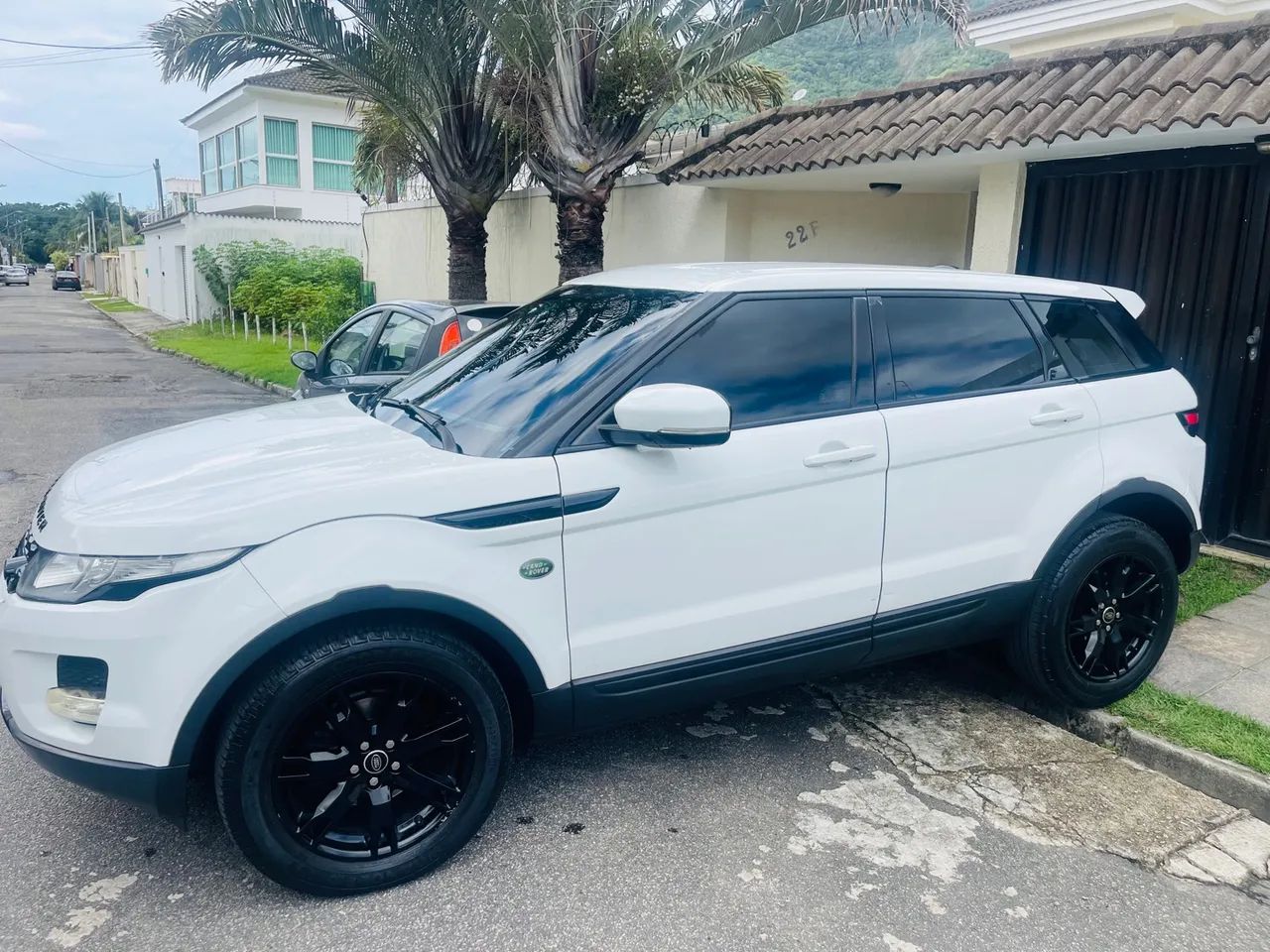 Land Rover Evoque Pure Tech 2.0 240cv particular nova demais.