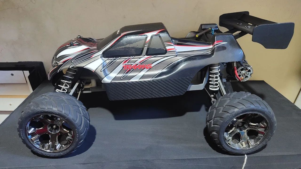 Traxxas Rustler elétrica completa (Excelente estado)