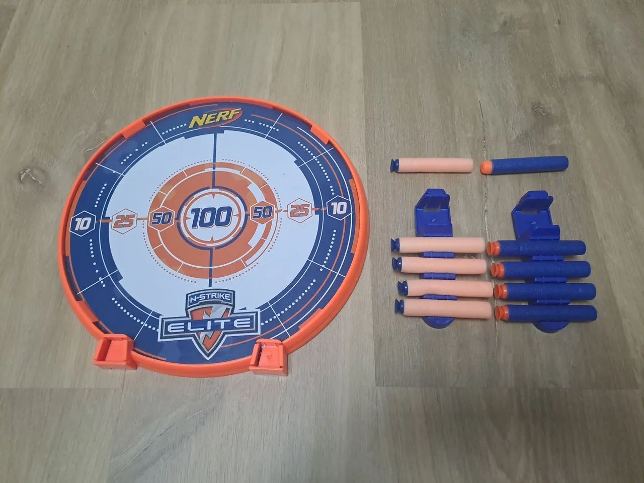 Brinquedo Nerf com laser + 10 dardos e alvo - Foto 4