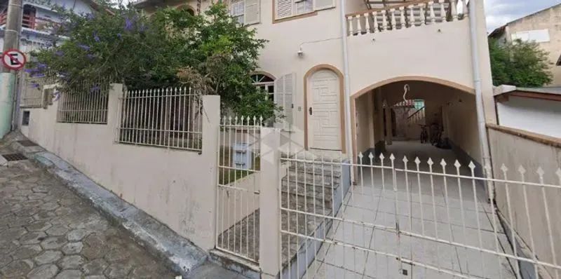 Casa de 3 quartos (1 Suíte) com 90m² para alugar no bairro Pantanal, Florianópolis