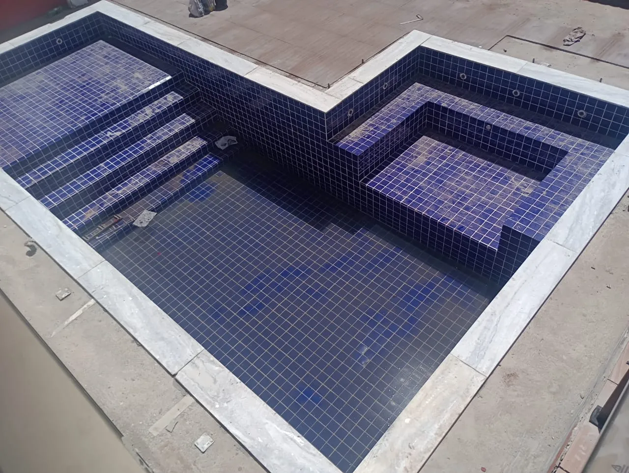 PISCINAS DE ALVENARIA E FIBRA