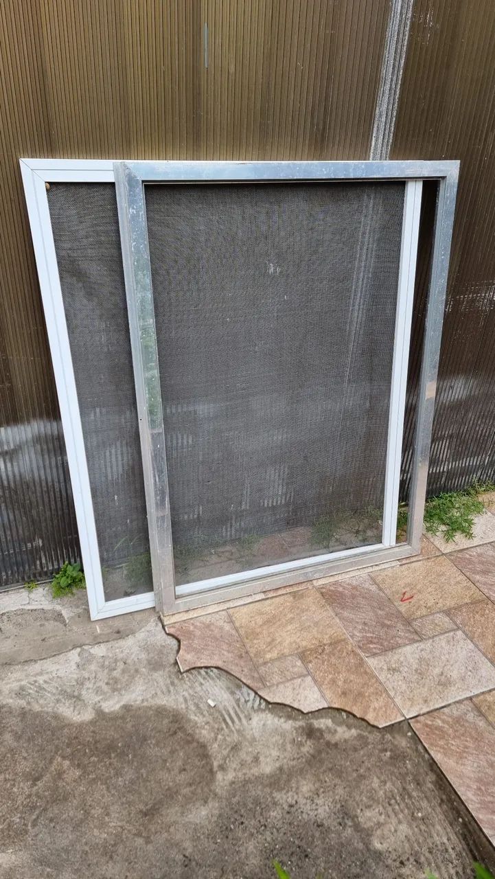 2 Telas de proteção para janelas - Usada
