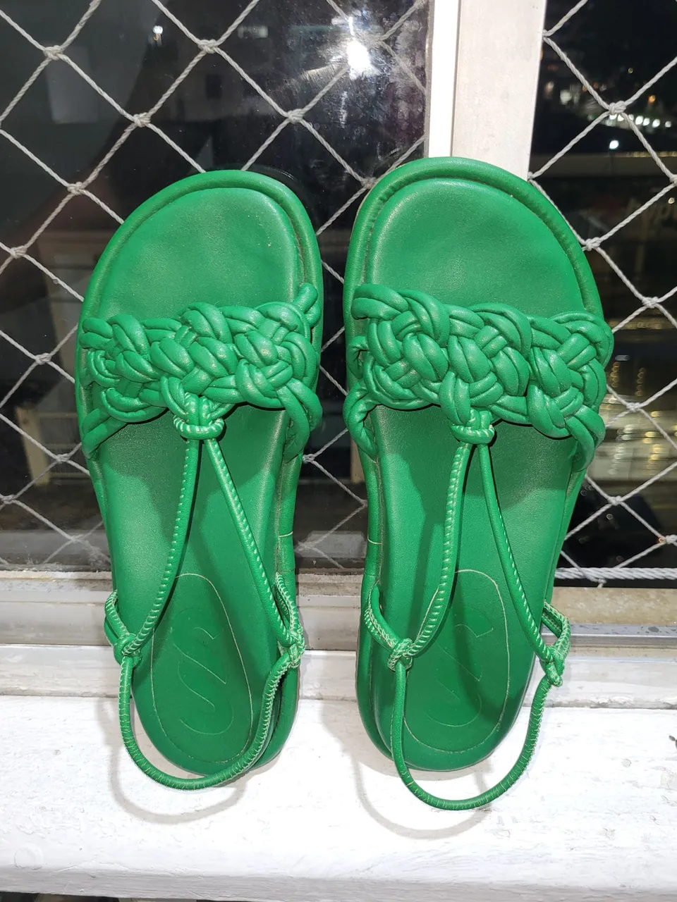 Sandália Verde com Detalhe Trançado - Conforto e Estilo