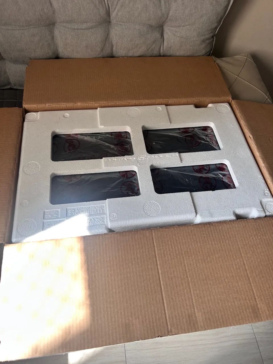 Monitor LG Gamer 32 polegadas Full HD 165Hz. Tem risco pequeno na tela (não atrapalha) - Foto 2