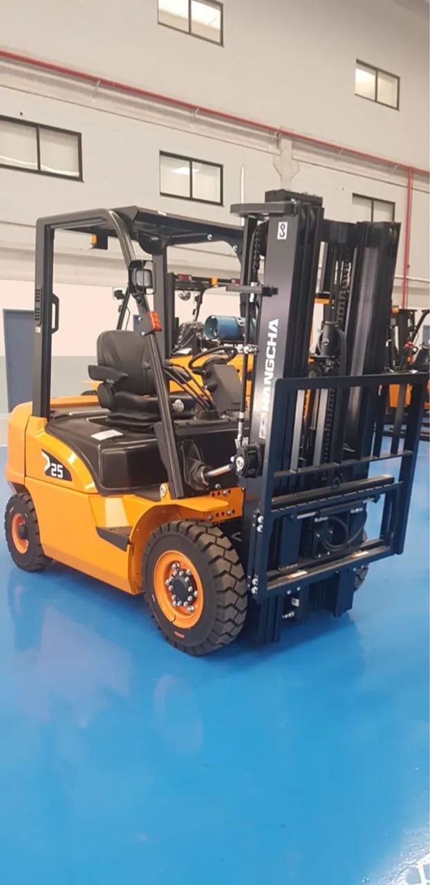 EMPILHADEIRA HANGCHA CPQD25 DIESEL ZERO ! TRIPLEX COM DESLOCADOR  - Foto 3