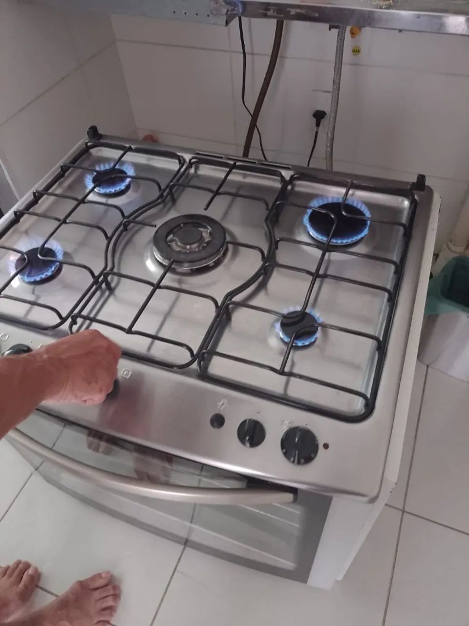 Fogão de 5 bocas Electrolux forno a grill - Foto 4