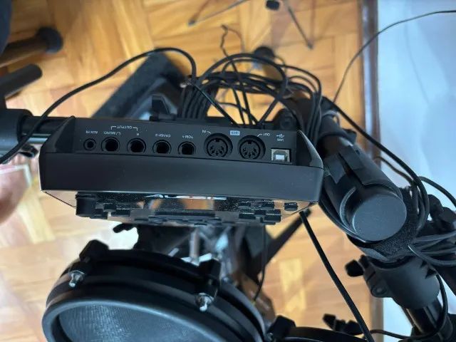 Bateria Eletrônica Alesis Nitro Mesh + Banco Hidráulico + baquetas - Foto 3