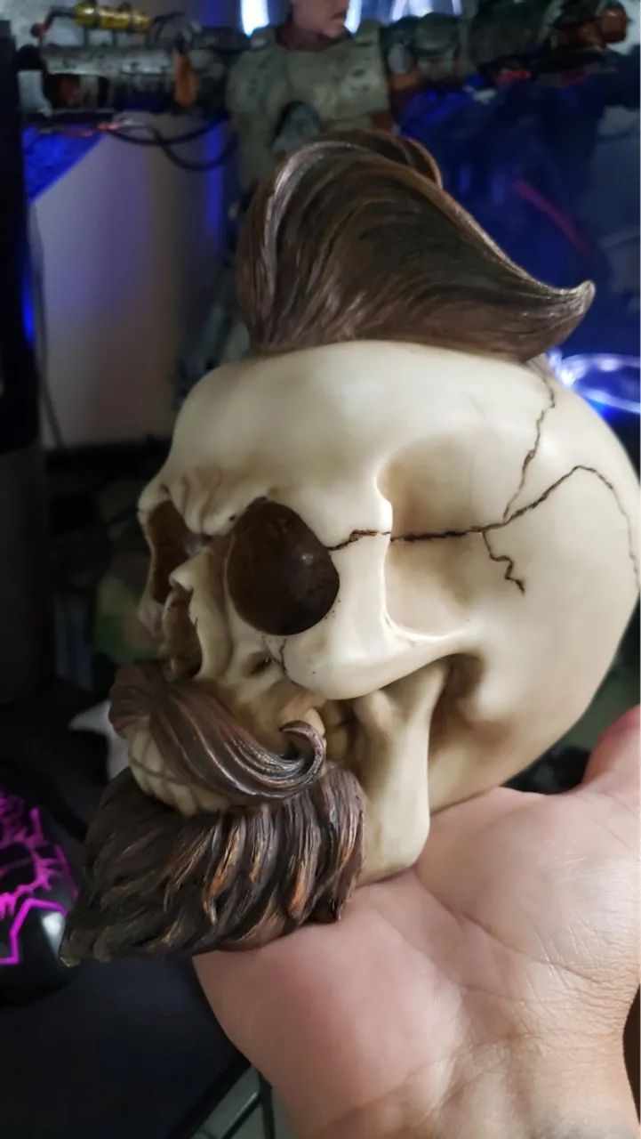 Crânio Decorativo com Cabelo e Barba - Foto 3